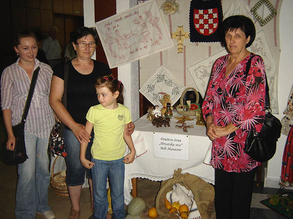 Izložba rukotvorina Izložba rukotvorina